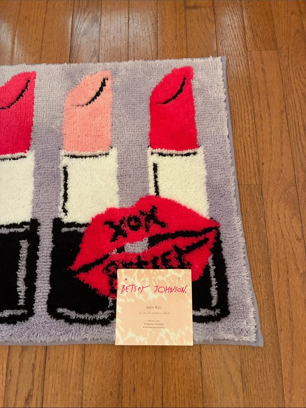 Betsey Johnson Lavender Lipstick 💄 Row Bath Mat with Lips 👄
